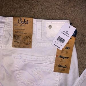 Women’s high rise capris